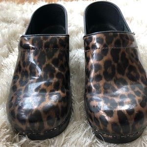 Leopard Danskos